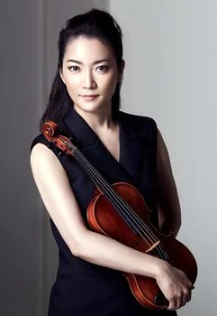 Akiko Suwanai Vilniuje: kaip istorija keičia jos muziką