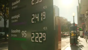Kaip palyginti degalų kainas Lietuvoje ir kaimyninėse šalyse