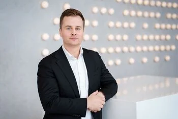 Rudens lietus trumpina elektromobilio nuotolį: kaip planuoti kelionę