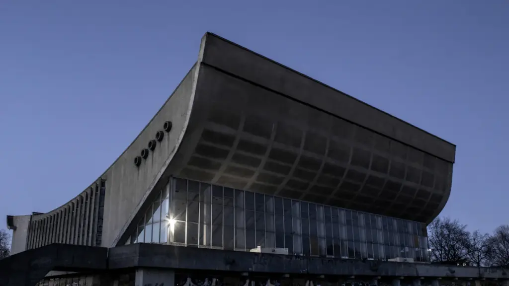 Modernistinis pastatas Vilniuje, kuriame dažnai vyksta kultūriniai renginiai ir „Vilnius Jazz“ festivalis.